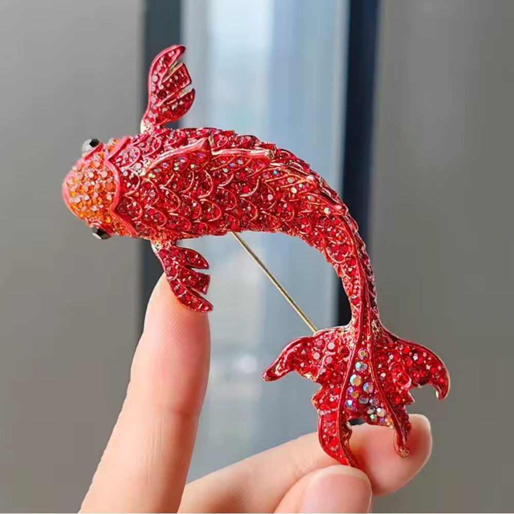 Betsey Johnson Sparkly Red Fish Brooch Pin - Picture 4 of 8